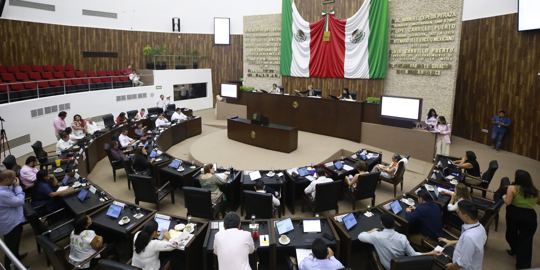 Congreso aprueba otorgar el Reconocimiento al Médico del Año 2026 a Arsenio Hernández Flota